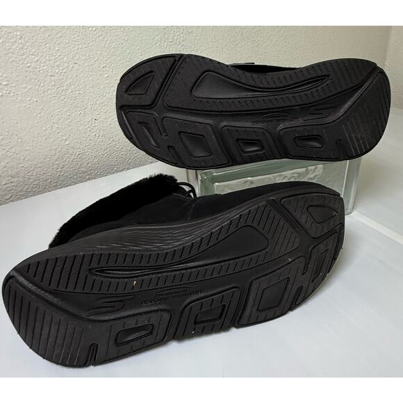 SKECHERS Sz 9.5 Max Cushion Anti Slip Winter Boots Faux Suede and Fur Trim Black - Picture 10 of 11